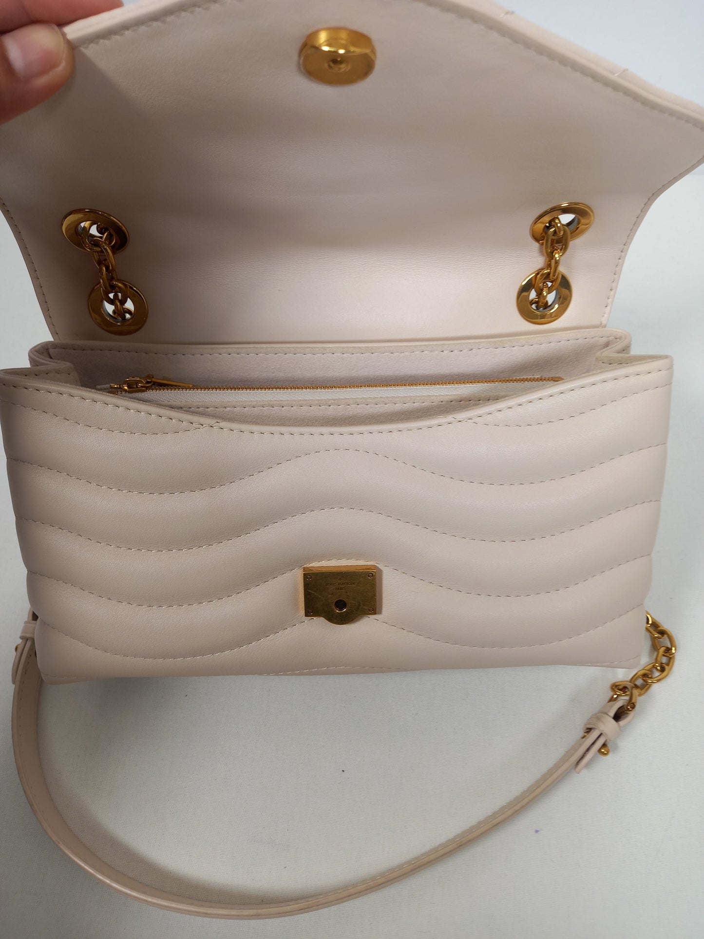 M0804P83 Louis Vuitton New Wave Chain Bag MM (JP)
