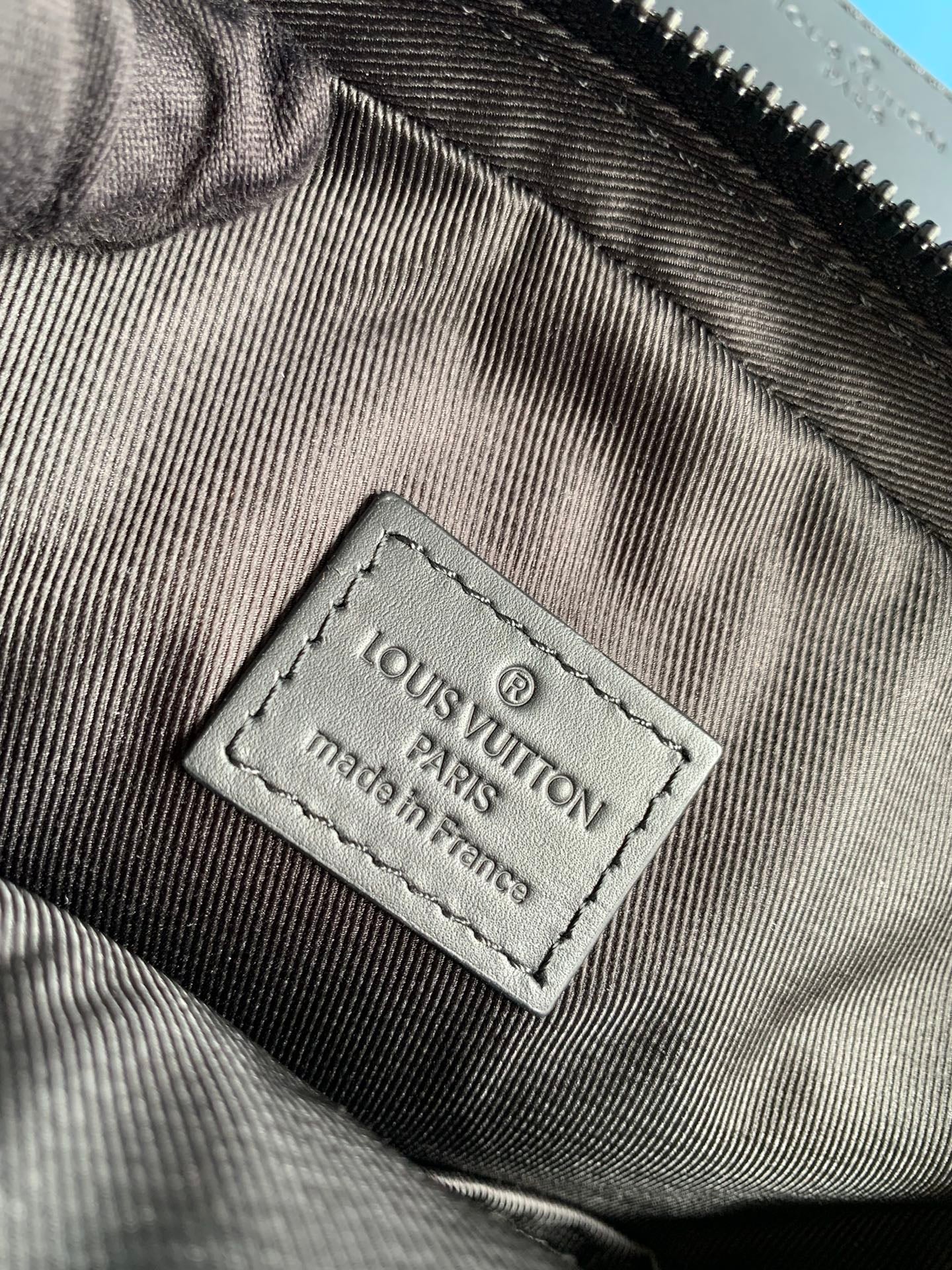 Louis Vuitton Avenue Sling Bag