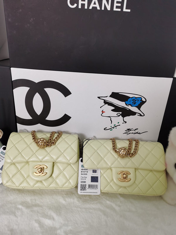 Chanel Luxury Handbag Style 105