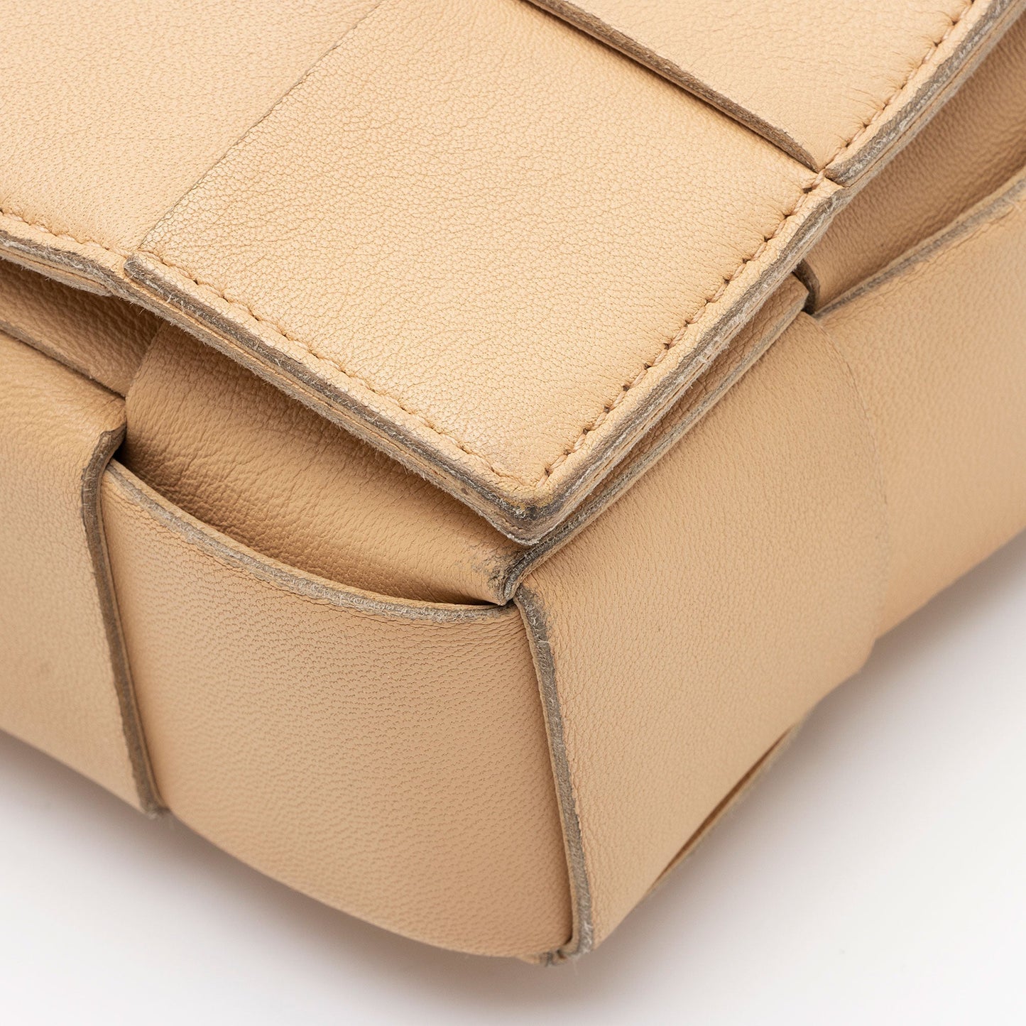 Bottega Veneta Lambskin Cassette Crossbody (SHF-nAVsRl)