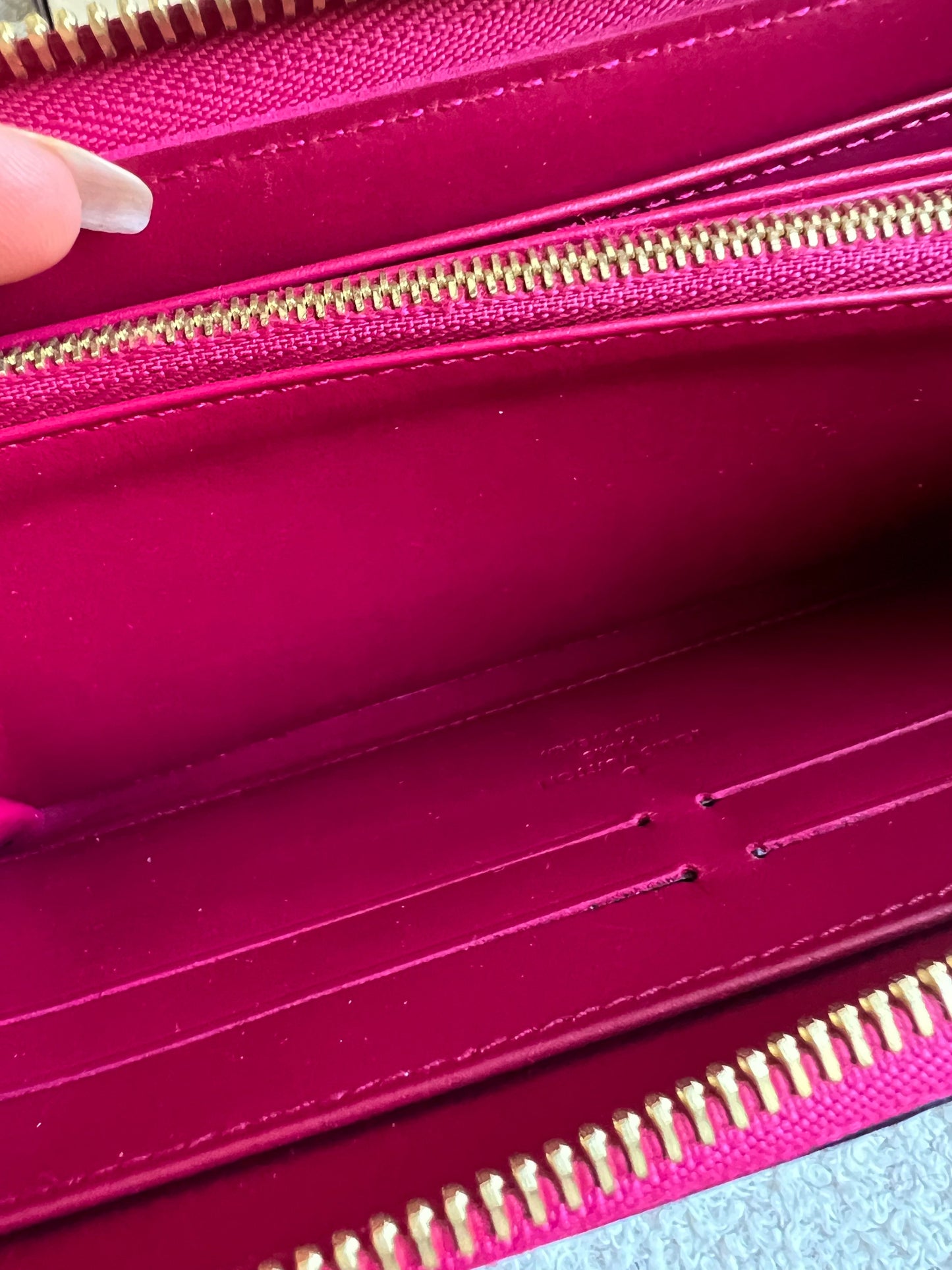 Louis Vuitton Zippy Wallet in Rose Indien Vernis Patent