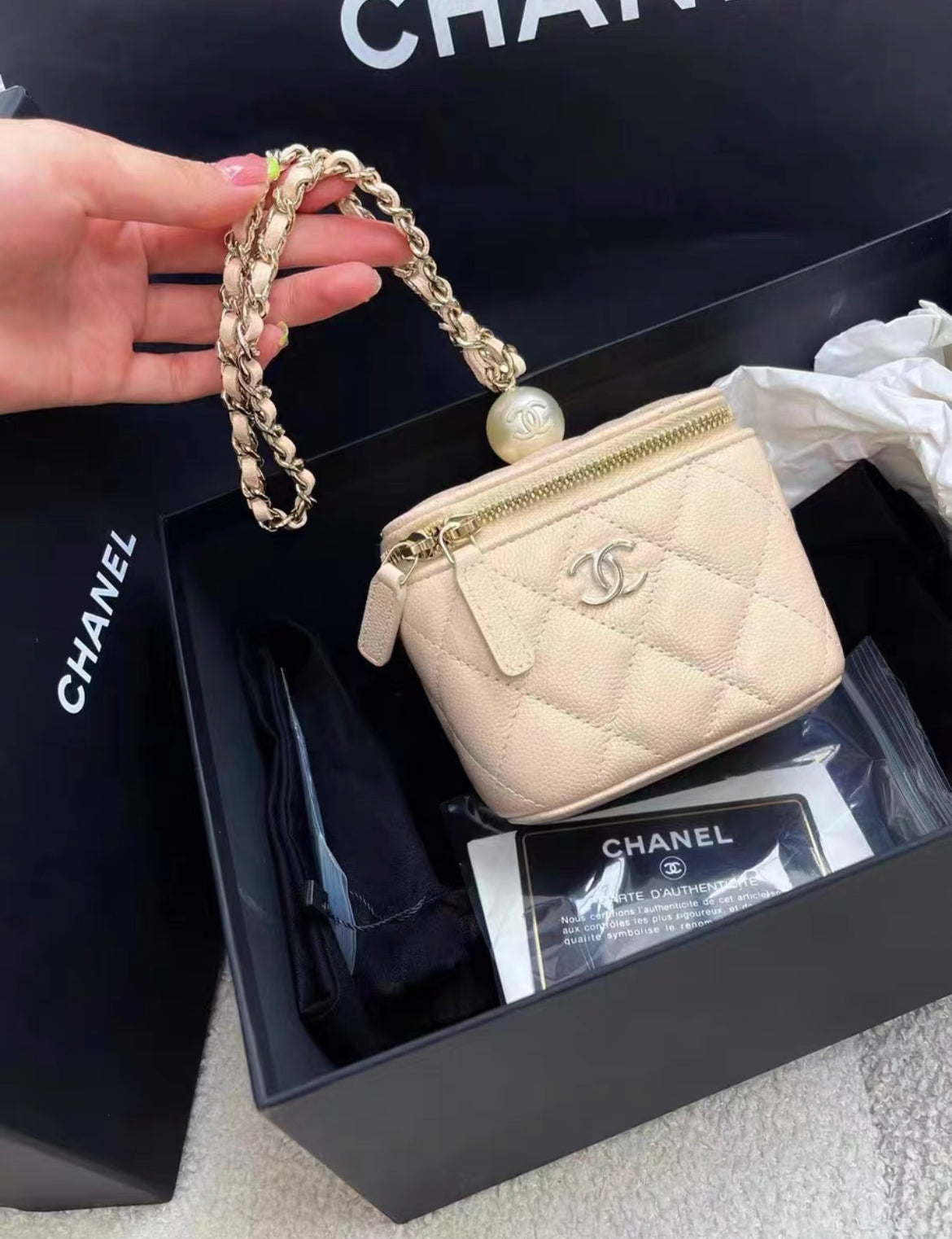 Chanel 21S Pearl Vanity Case In Beige Leather