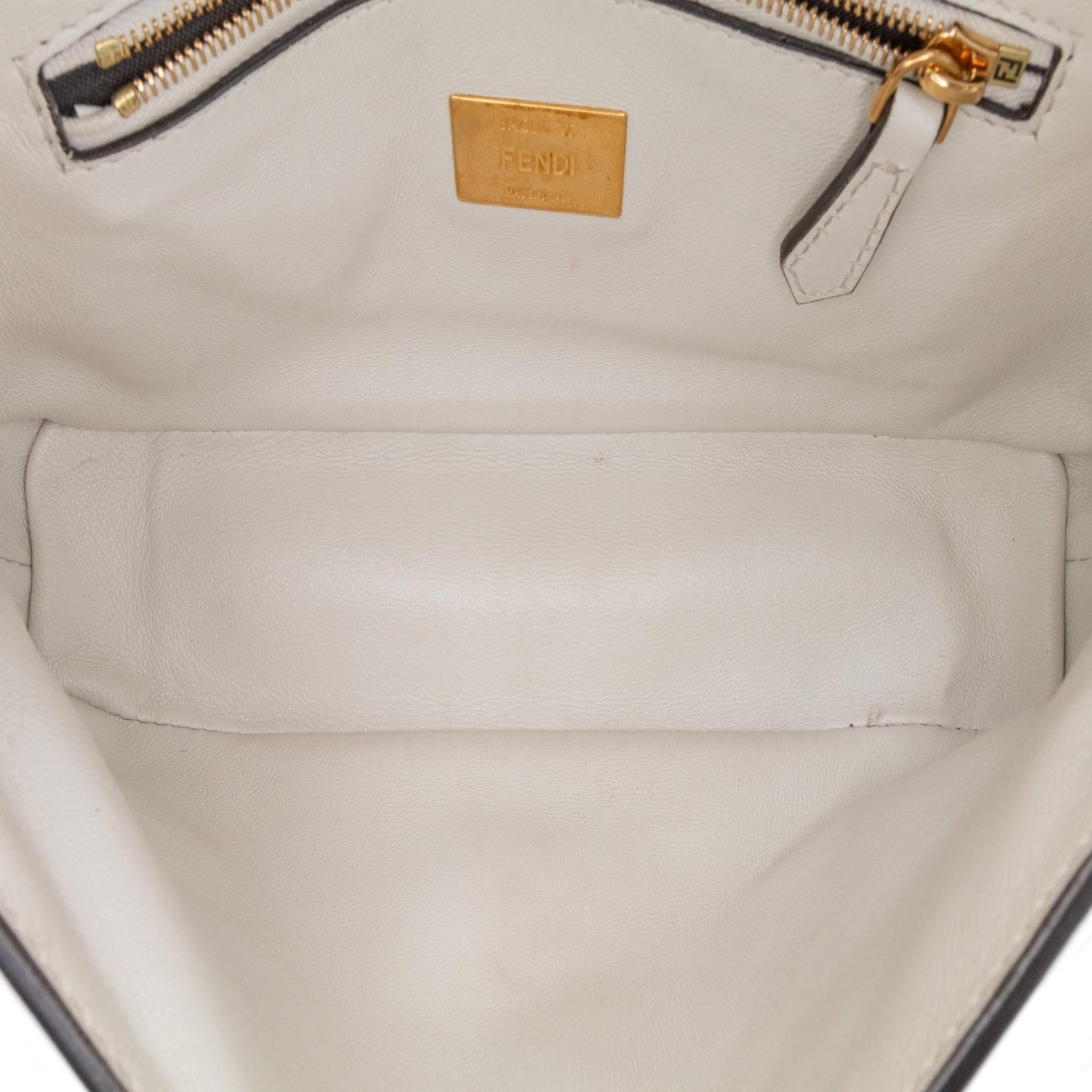 Fendi Zucca Embossed Chain Midi Baguette Shg-Twwttm