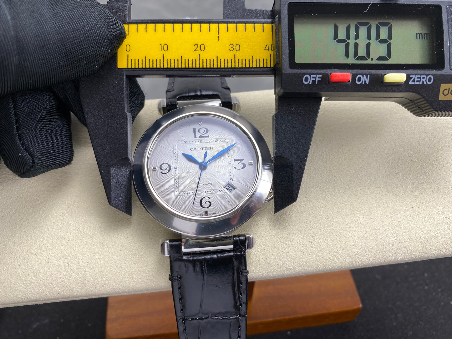 Pasha 41 mm mechanical silver white dial black leather