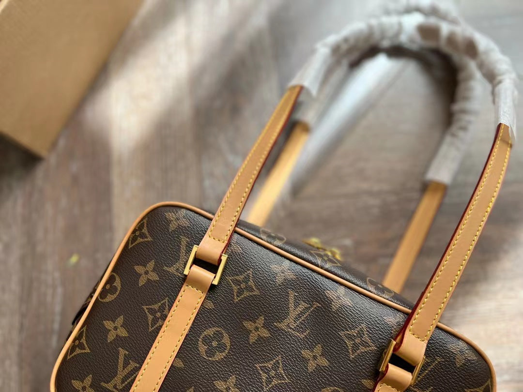 2022 V handbag--76