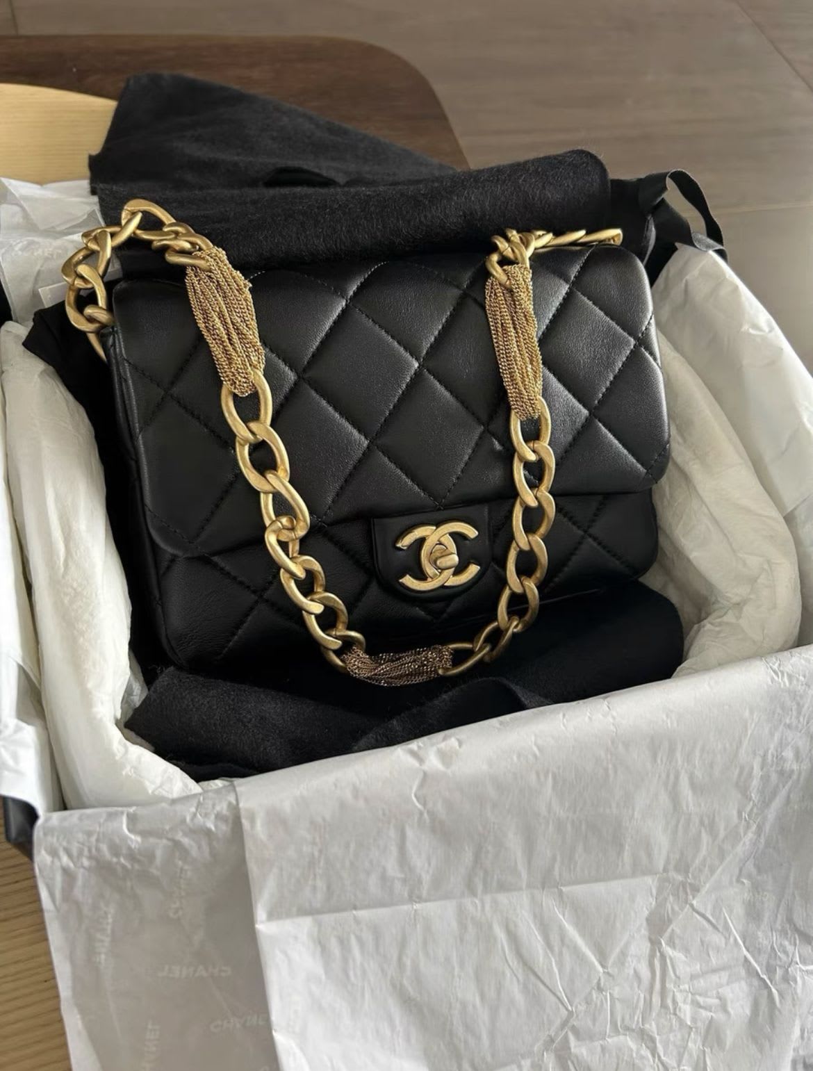 Chanel Luxury Leather Handbag Style 17