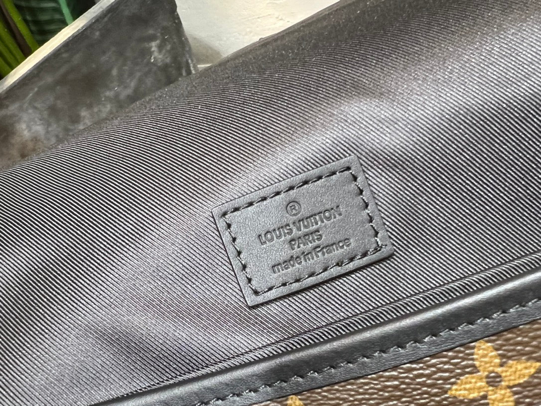 Louis Vuitton Magnetic Messenger