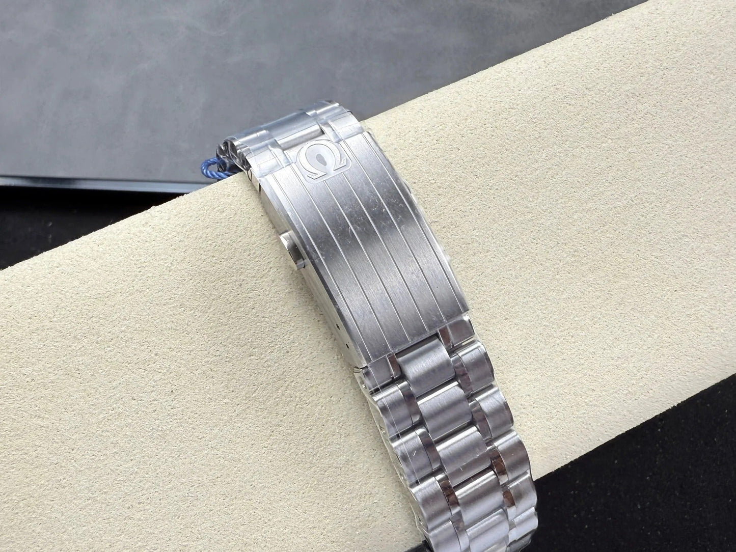 Omega Speedmaster Professional Moonwatch 42mm Stainless Steel Strap Silver Dial