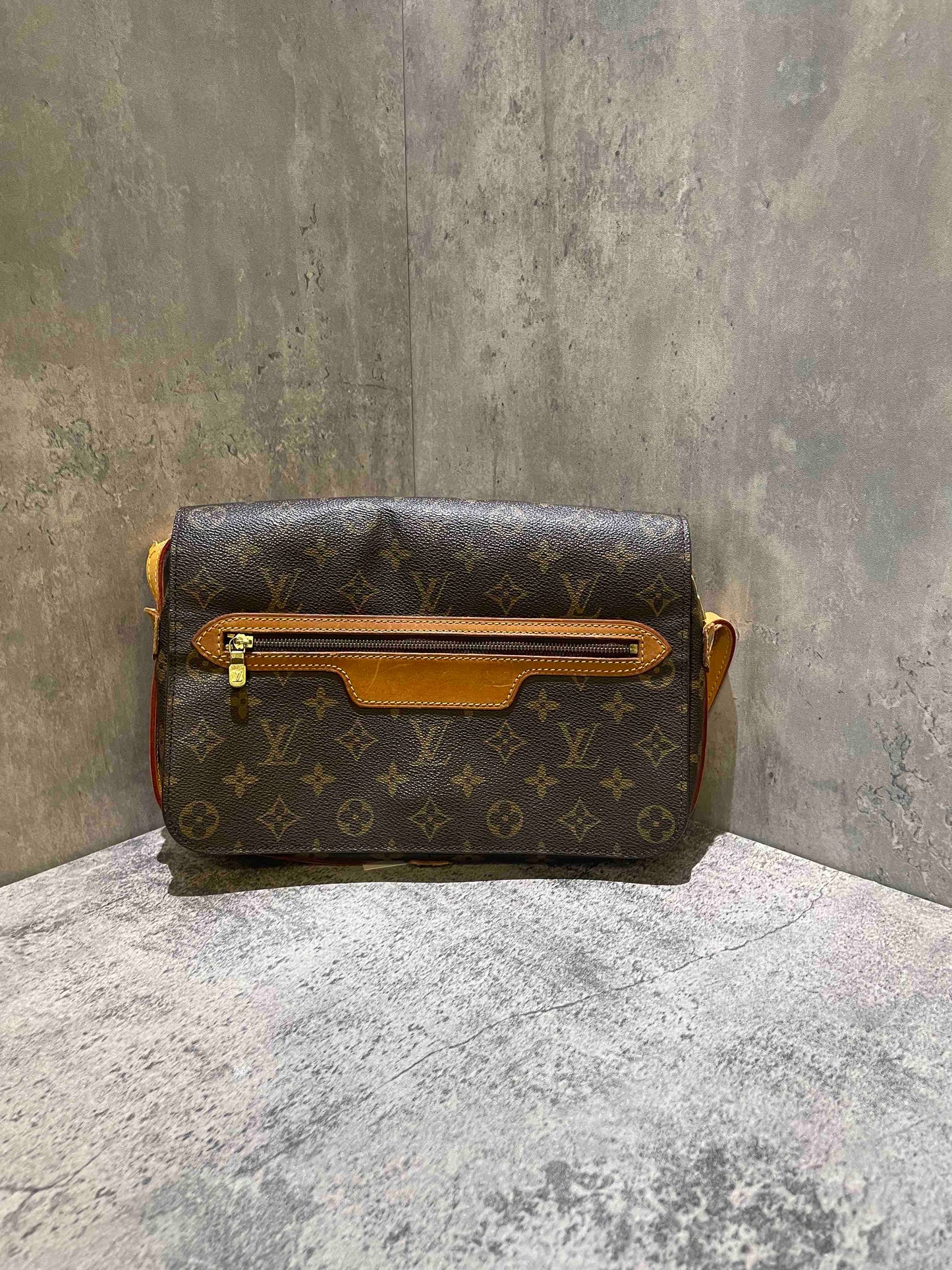 Louis Vuitton Monogram Canvas Crossbody Vintage Brown Medium