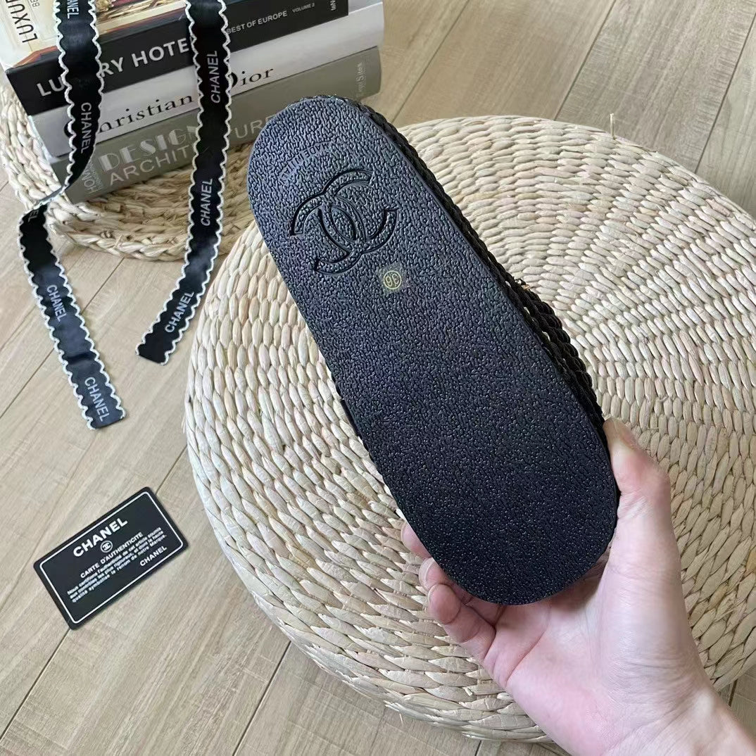 2023 Fashionable slippers