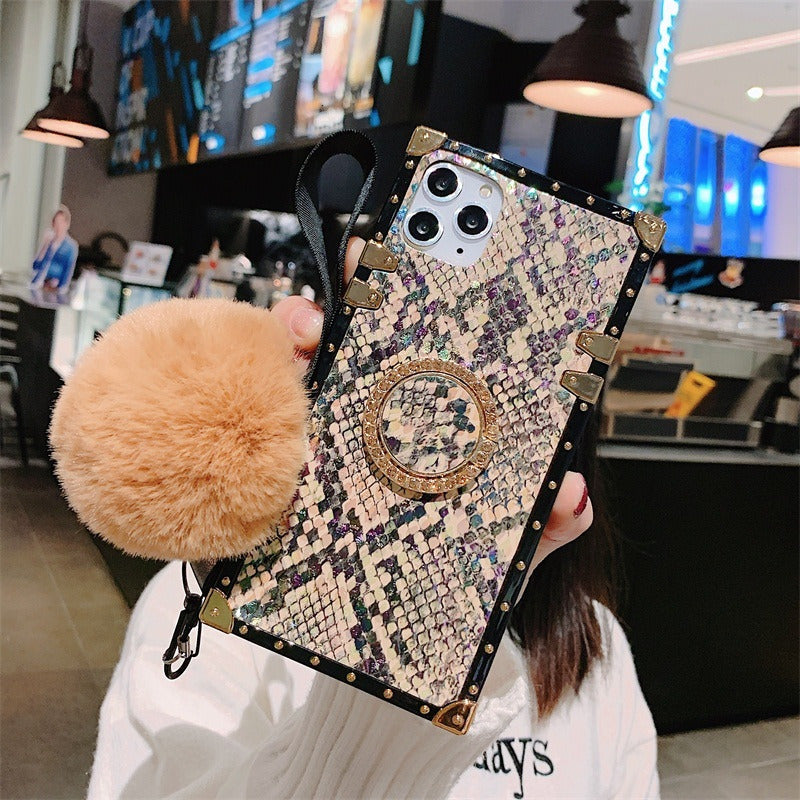 Serpentine holder hair ball phone case