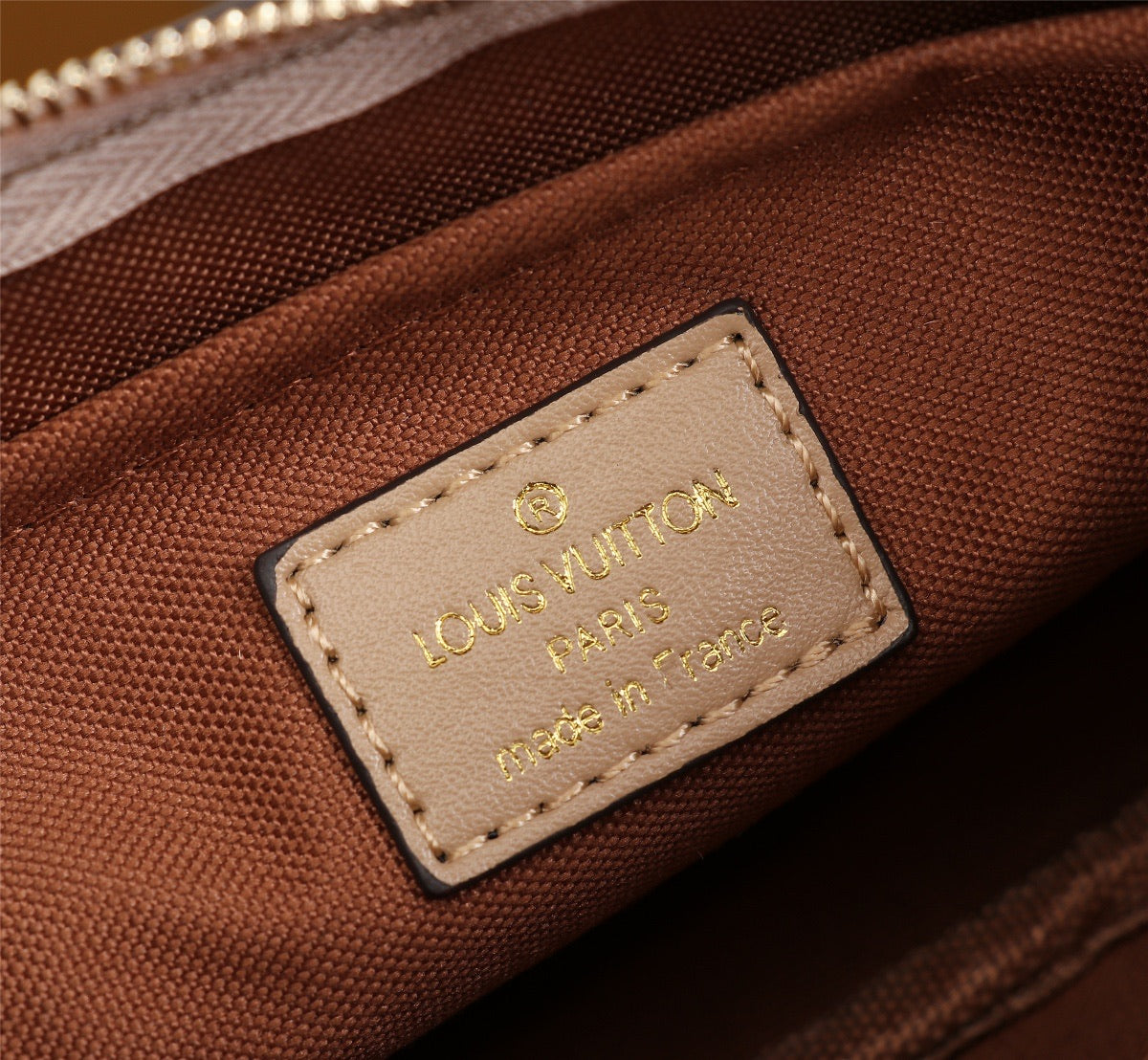 Lv pochette cream