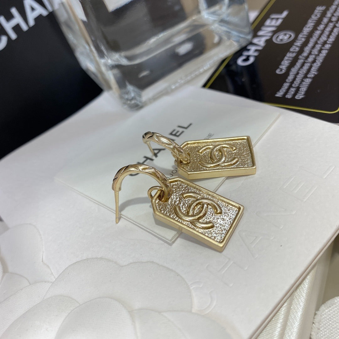 Retro Europe and America earrings