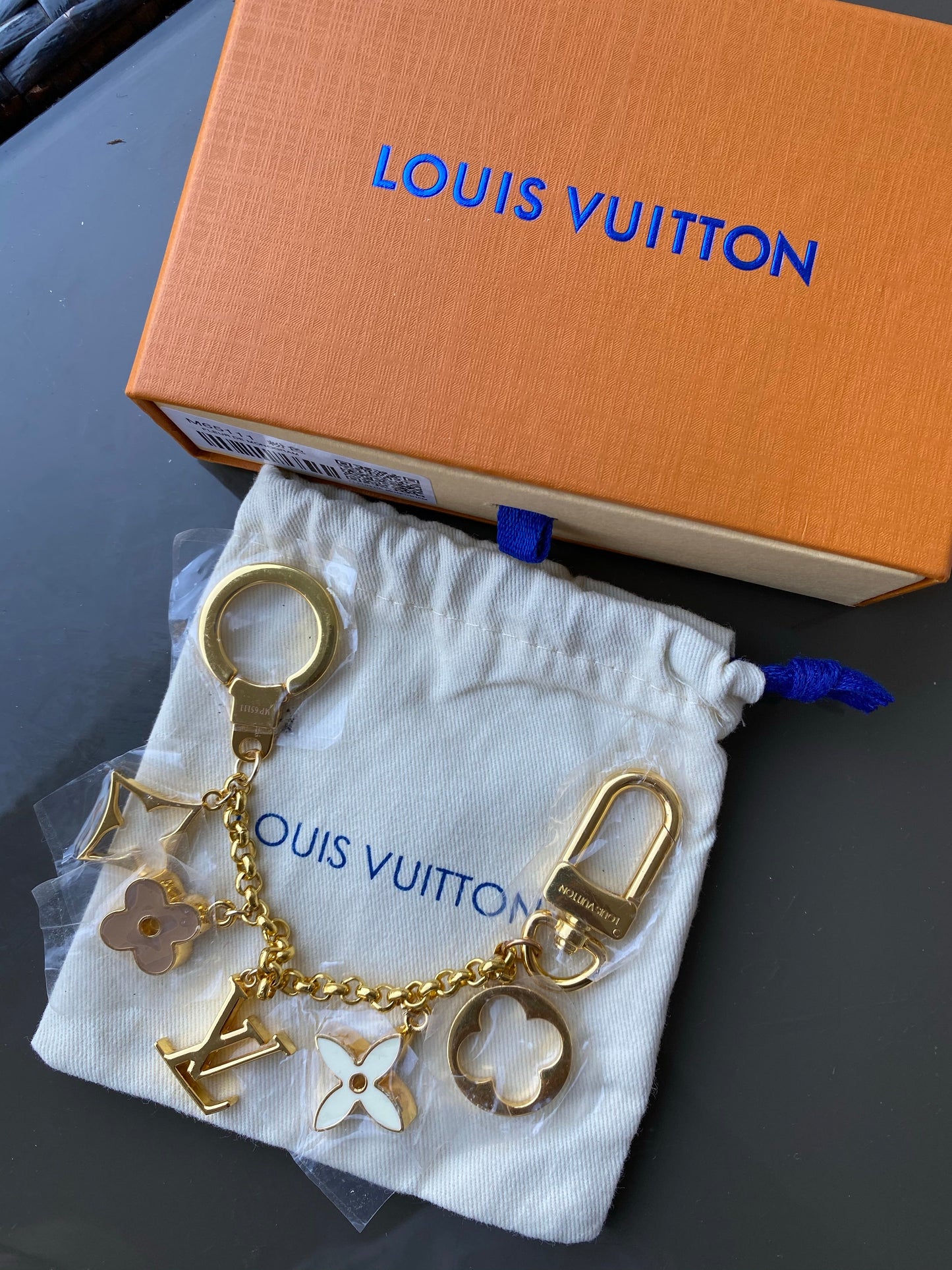 Lv key ring gold