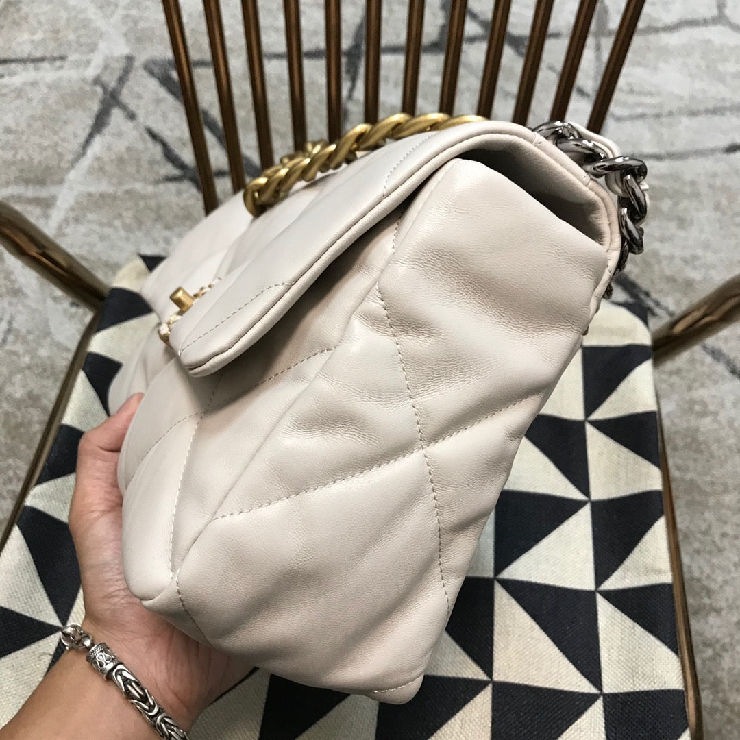 C h a n e l beige 20 30 10(cm)