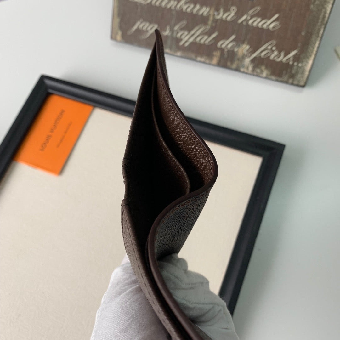 Lv window wallet Size:11.5*9CM