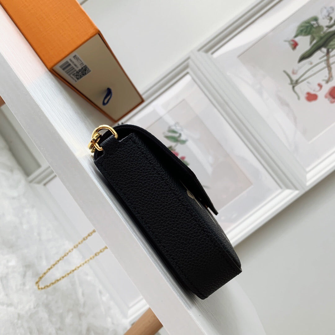 Lv pochette black