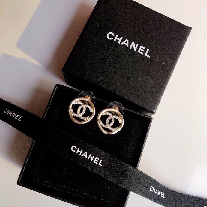 Fashion circle earrings