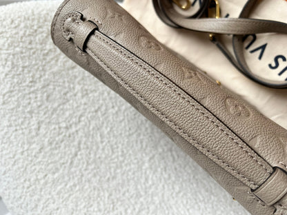 Louis Vuitton Pochette Metis Empreinte (RRP £2,130)