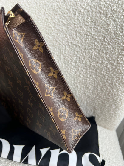 Louis Vuitton Toiletry Pouch 26 Monogram