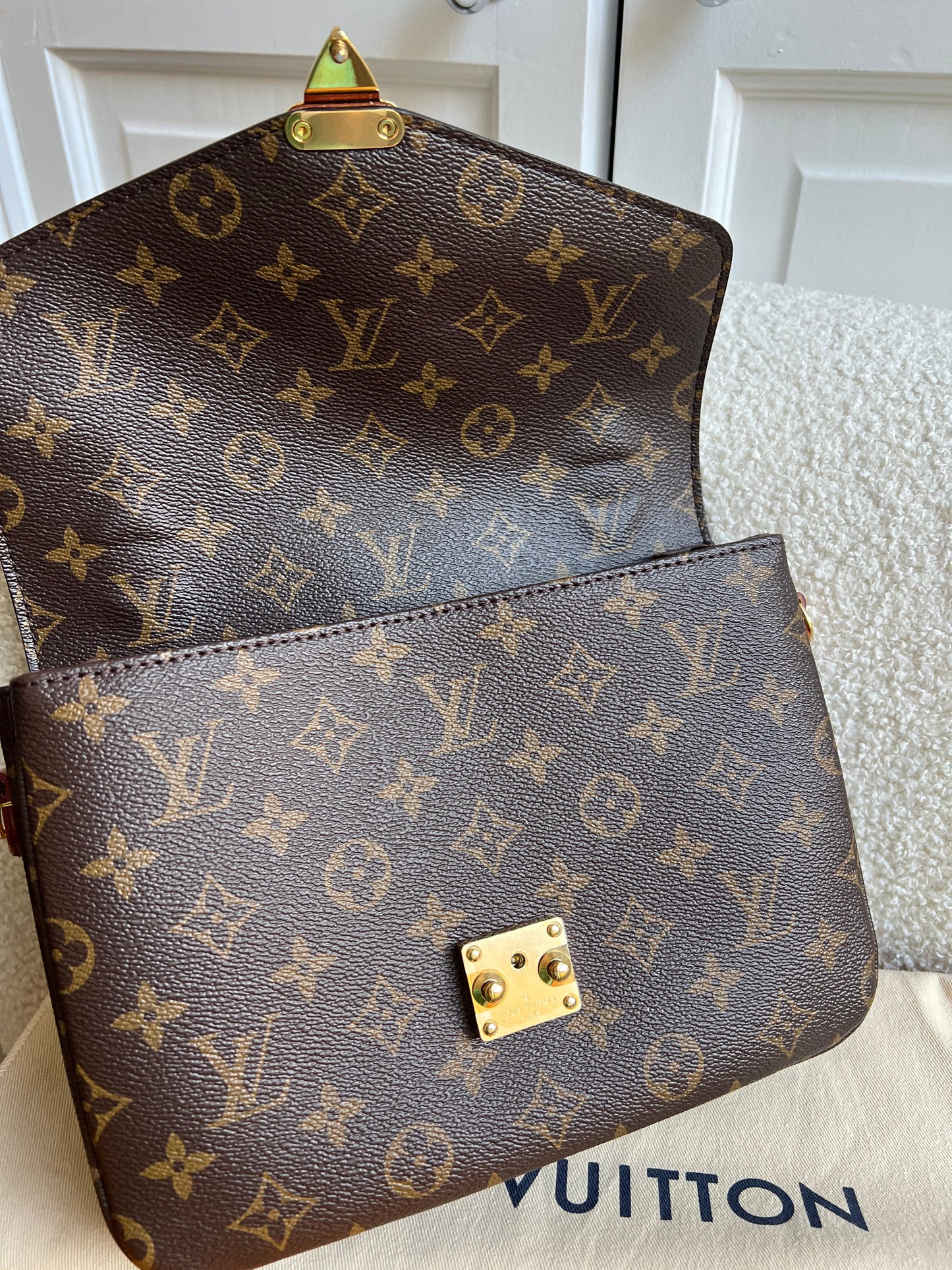 Louis Vuitton Pochette Metis Monogram (RRP £2,060)