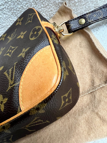 Louis Vuitton Vintage Marly Dragonne Clutch Monogram