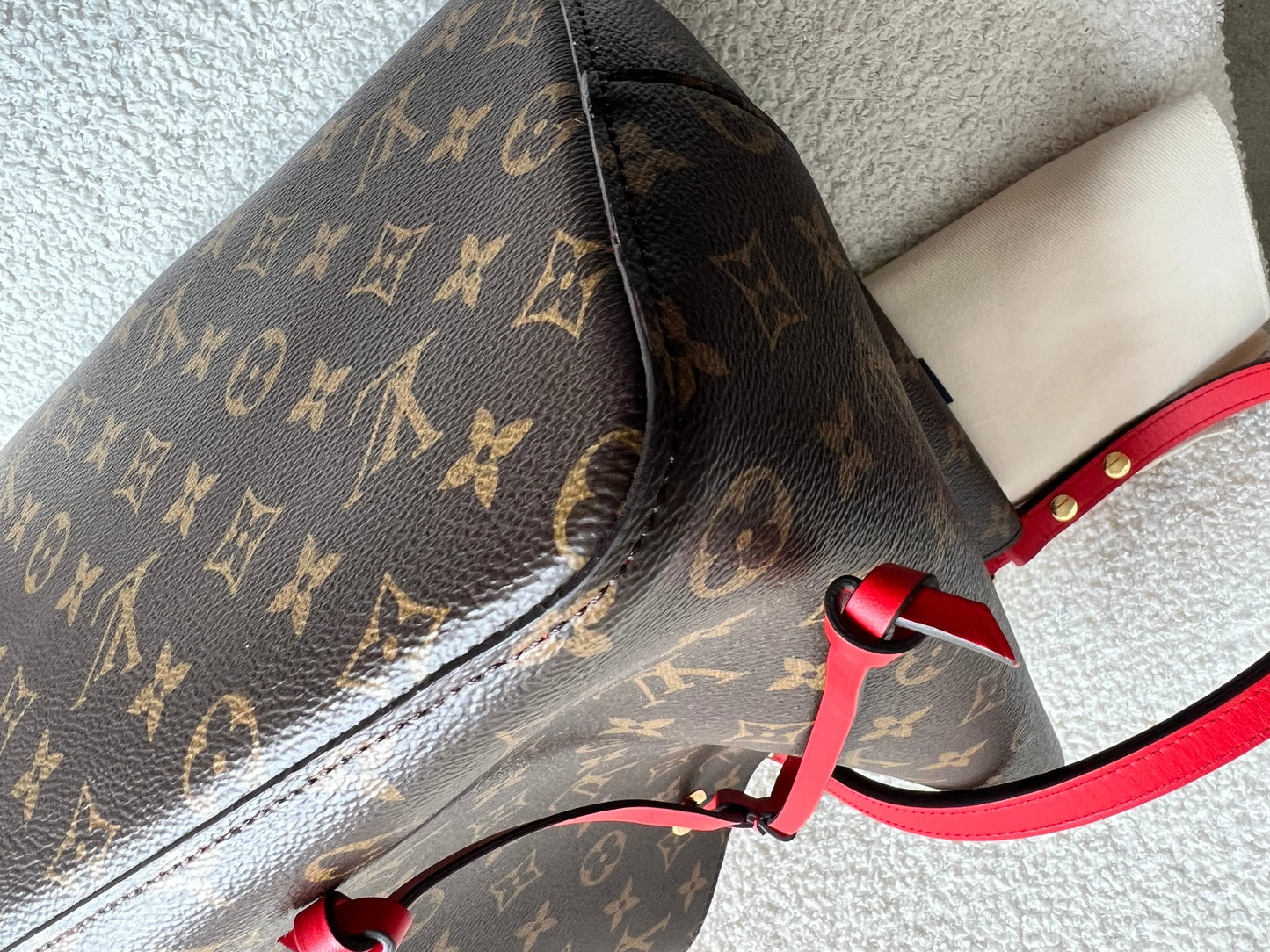 Louis Vuitton Neo Noe Monogram Coquelicot (RRP £1,790)