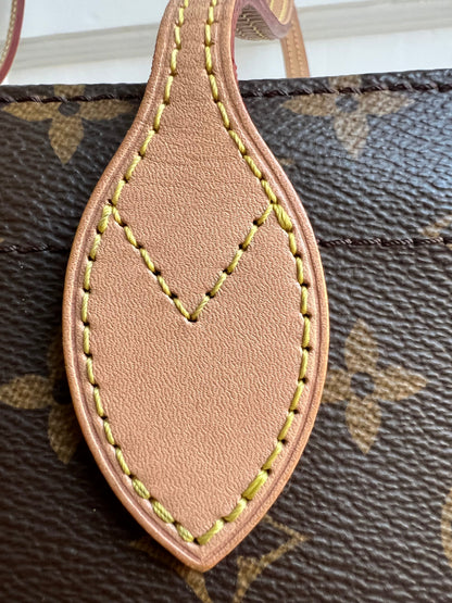 Louis Vuitton Carry It Tote