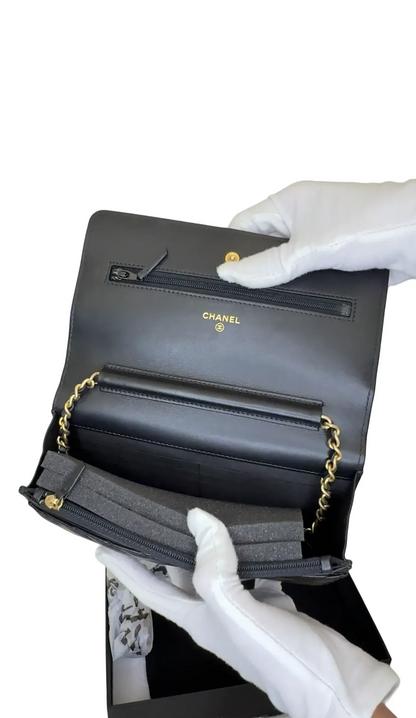 Wallet on chain leather crossbody bag Chanel Black in Leather B22-45 B22-45