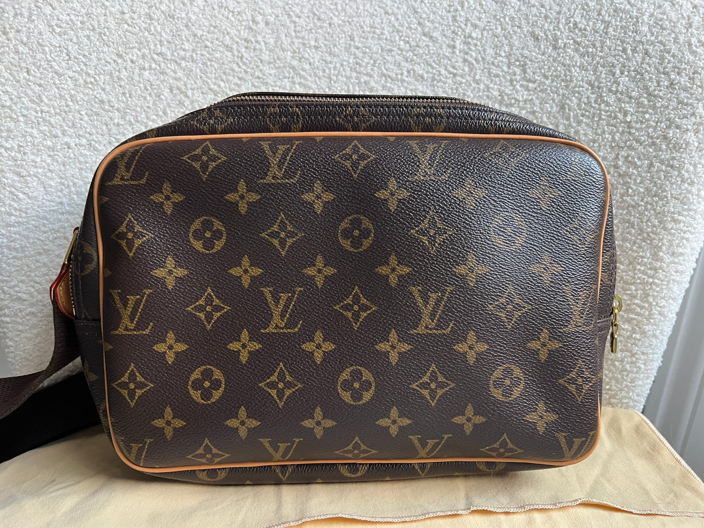 Lous Vuitton Reporter Monogram