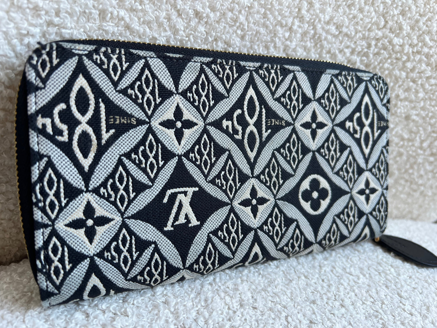 Louis Vuitton Zippy Wallet in Monogram Jacquard