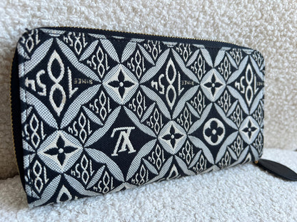 Louis Vuitton Zippy Wallet in Monogram Jacquard