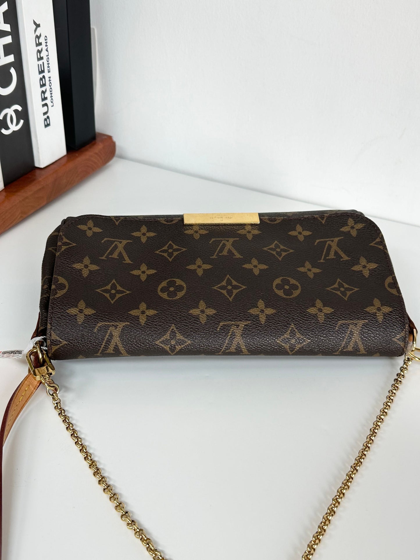 Favorite leather crossbody bag Louis Vuitton Brown in Leather #1YIEE 30D6FD15-2F01-47F7-80E1-92D1D73FC152