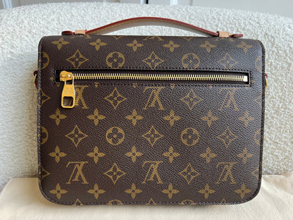 Louis Vuitton Pochette Metis Monogram (RRP £2,060)