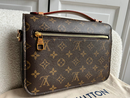 Louis Vuitton Pochette Metis Monogram (RRP £2,020)