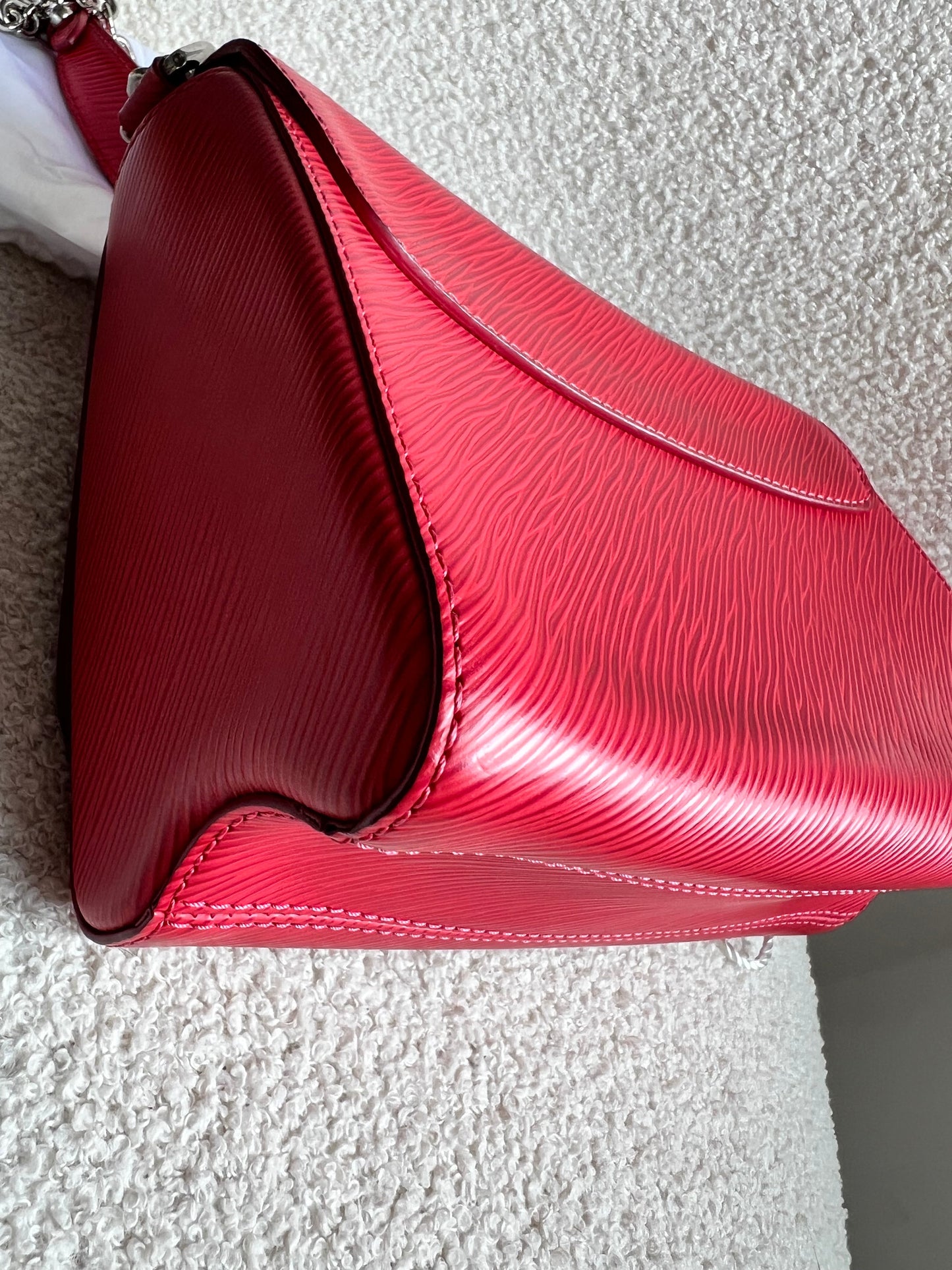 Louis Vuitton Coquelicot Twist MM Shoulder Bag (RRP £3450)