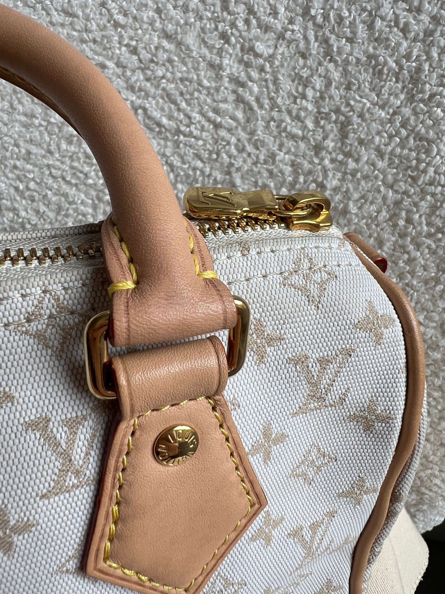 Louis Vuitton Speedy Bandouliere 20 Mastic Cream (£2420)
