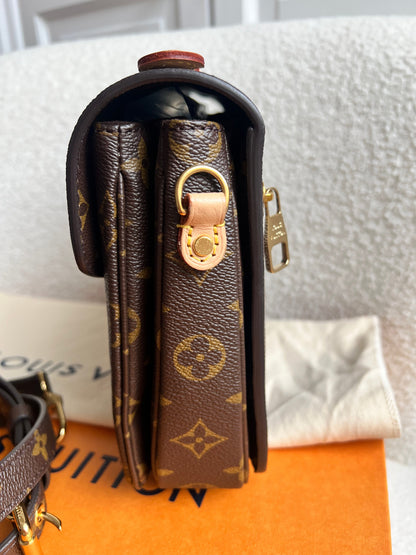 Louis Vuitton Pochette Metis Monogram (RRP £2,020)