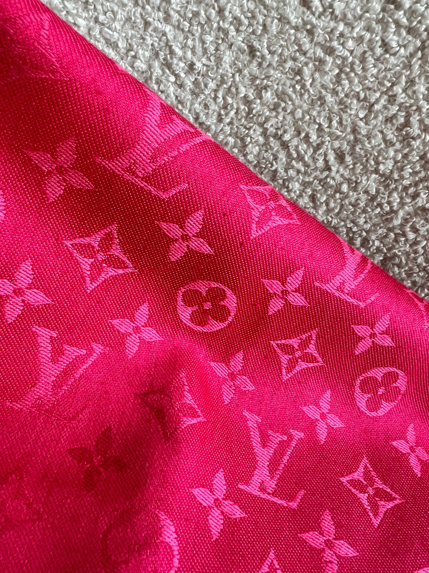 Louis Vuitton Fuchsia Monogram Shawl (RRP £475)