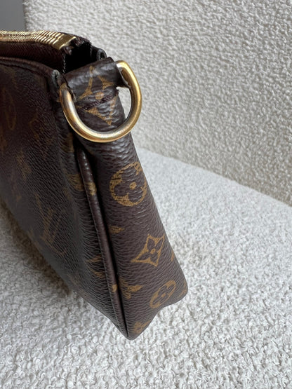 Louis Vuitton Pochette Monogram