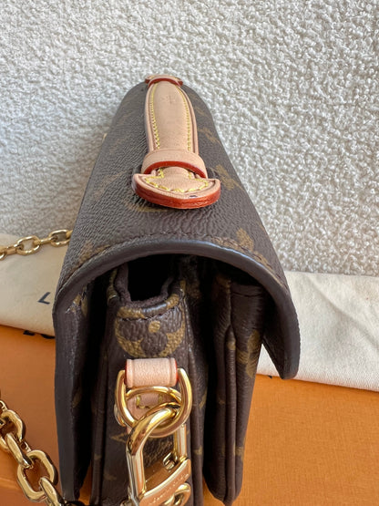 Louis Vuitton Pochette Metis East West Monogram (RRP £2,270)