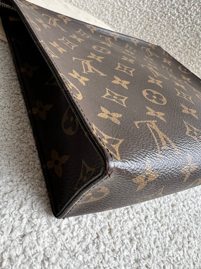 Louis Vuitton Toiletry Pouch 26 Monogram