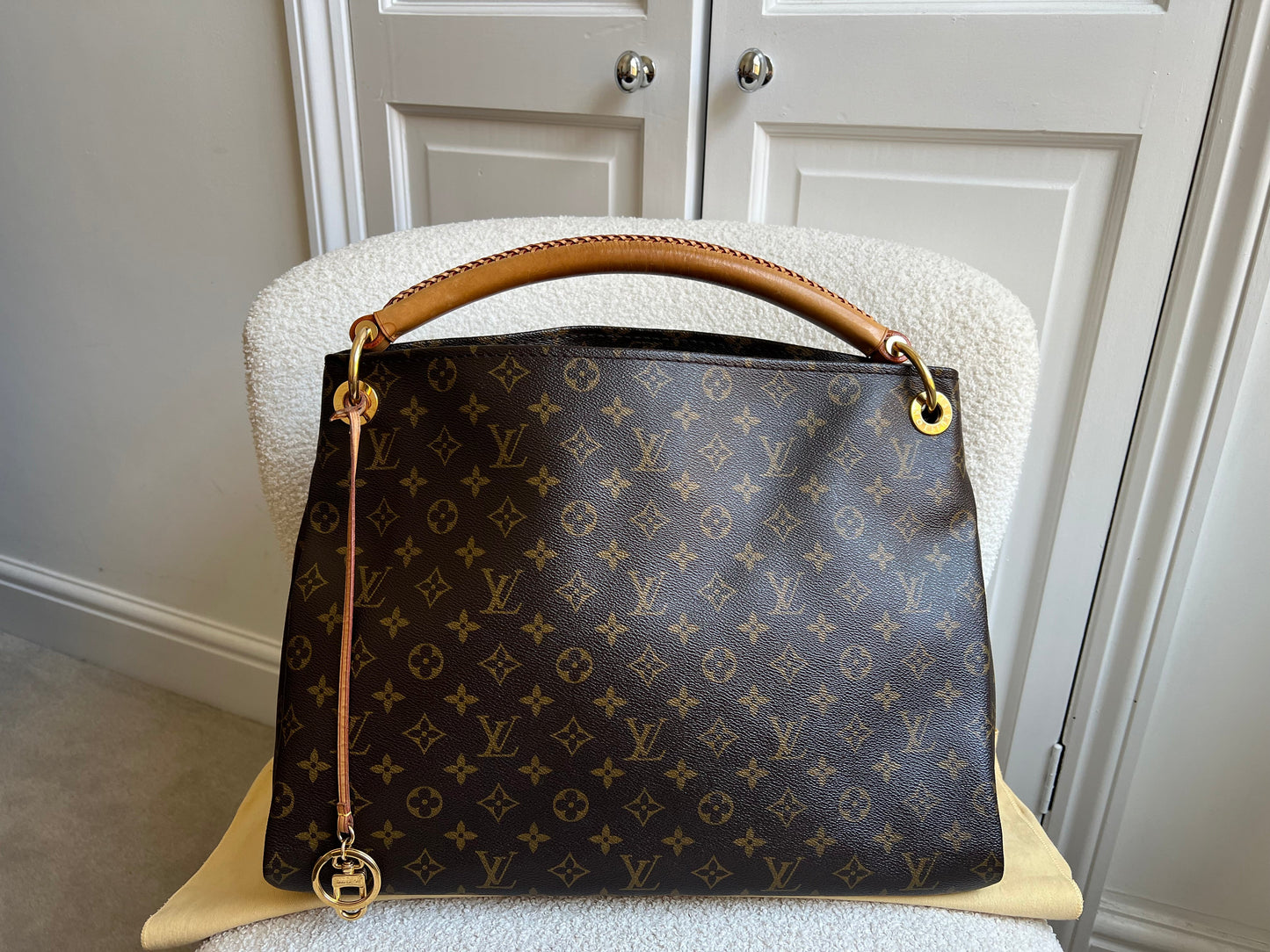 Louis Vuitton Artsy MM Monogram (RRP £1,940)