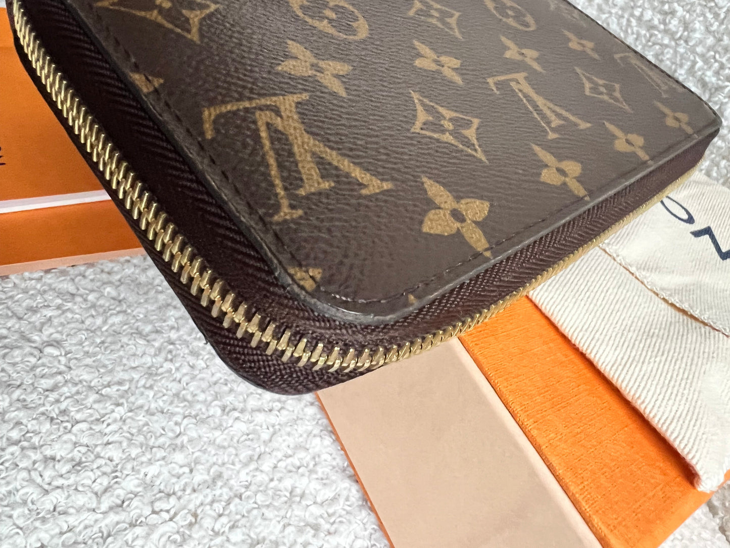 Louis Vuitton Zippy Wallet in Monogram (RRP £580)