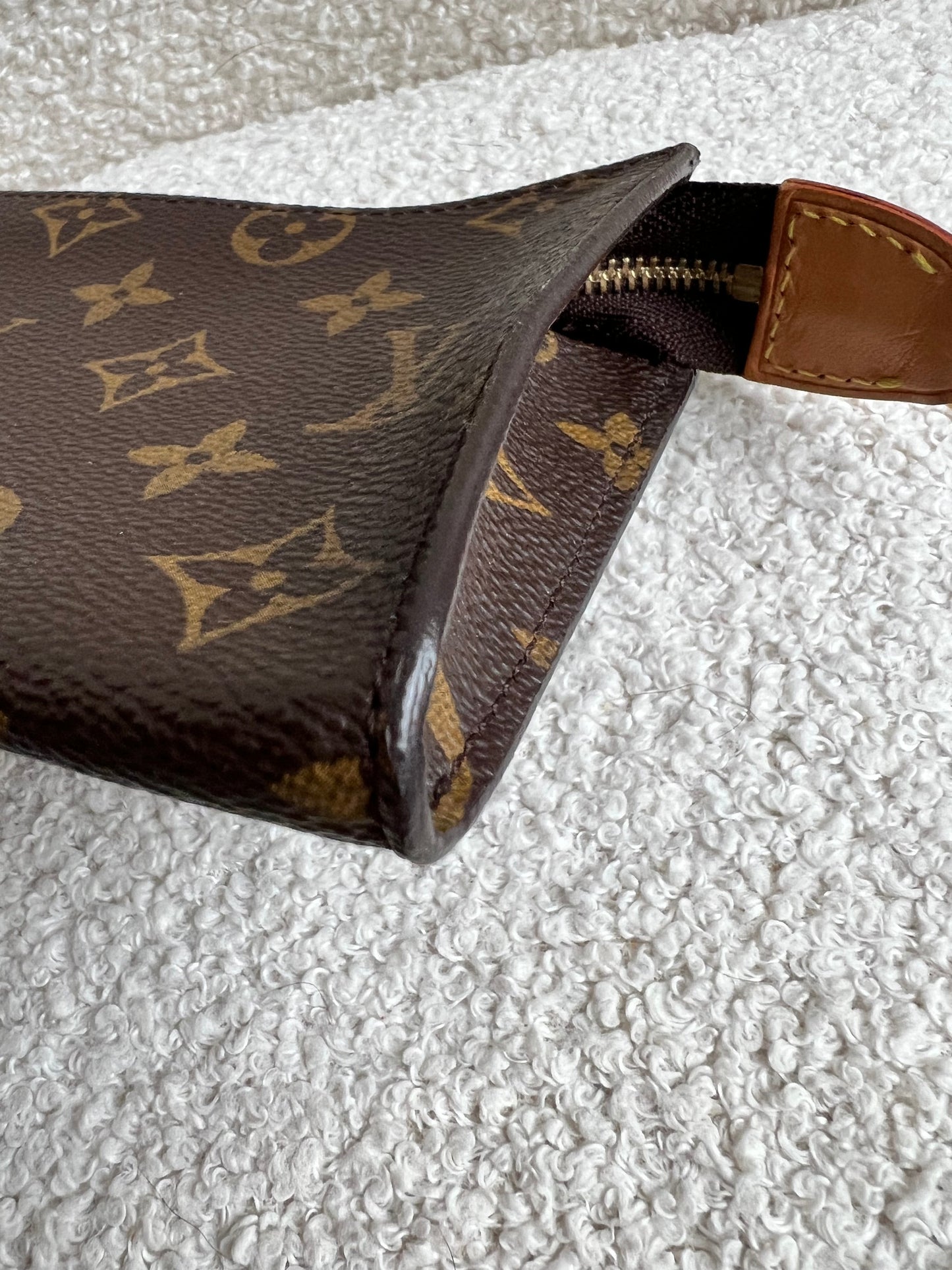 Louis Vuitton Pouch in Monogram