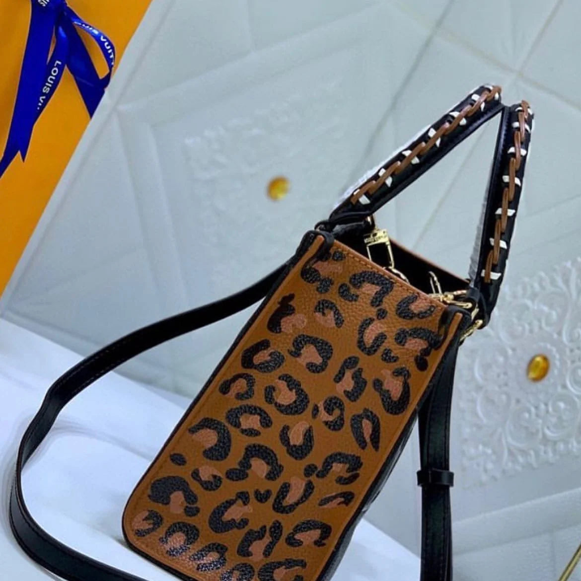 Louis Vuitton OnTheGo Tote Bags For Women