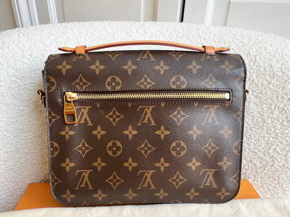 Louis Vuitton Pochette Metis Monogram (RRP £2,020)