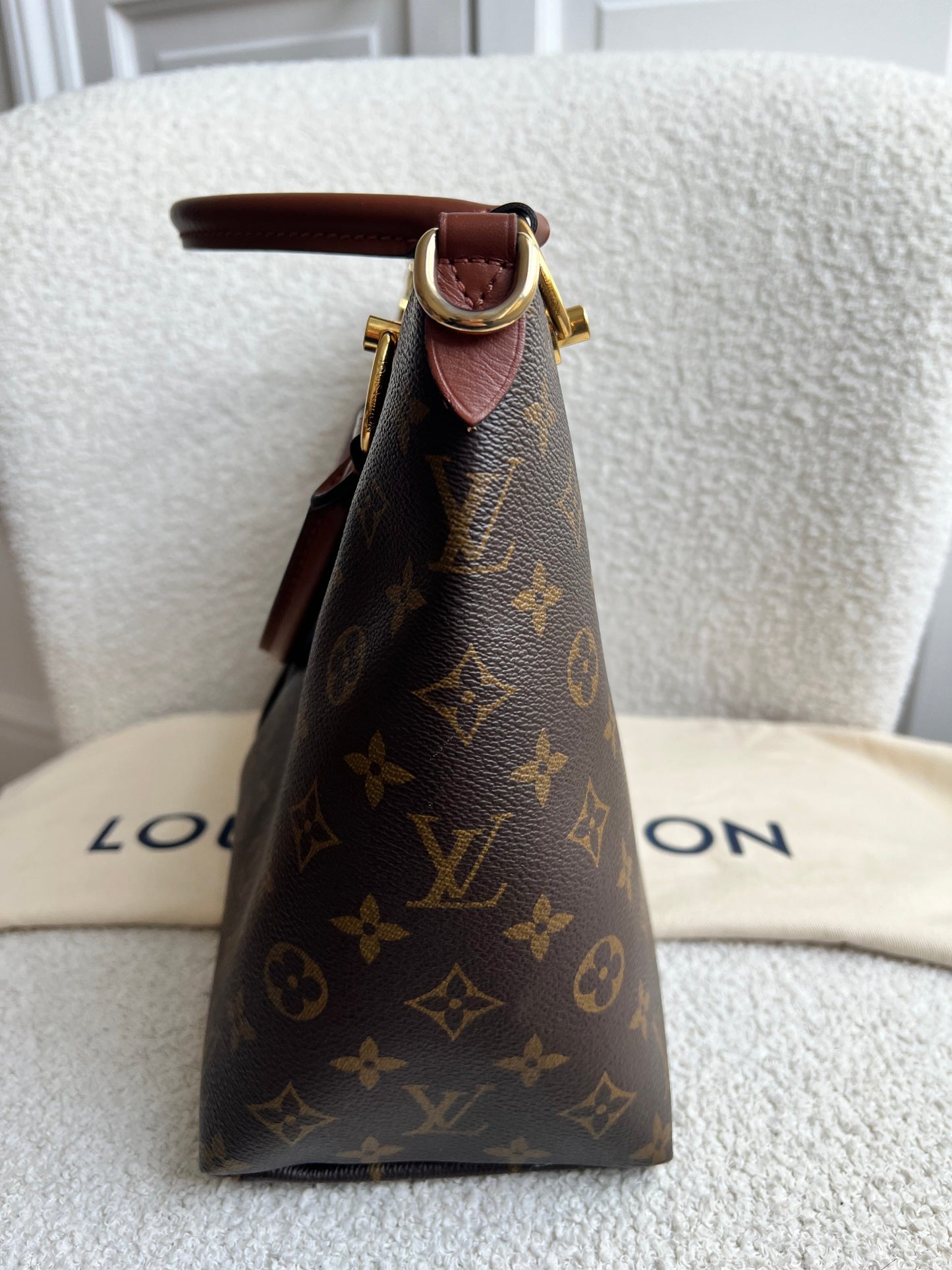 Louis Vuitton V Tote MM Tan and Monogram Canvas (RRP £1,890)
