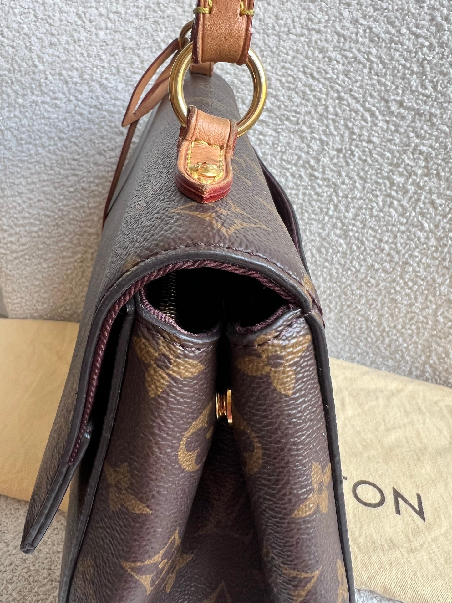 Louis Vuitton Cluny MM Monogram (RRP £1890)