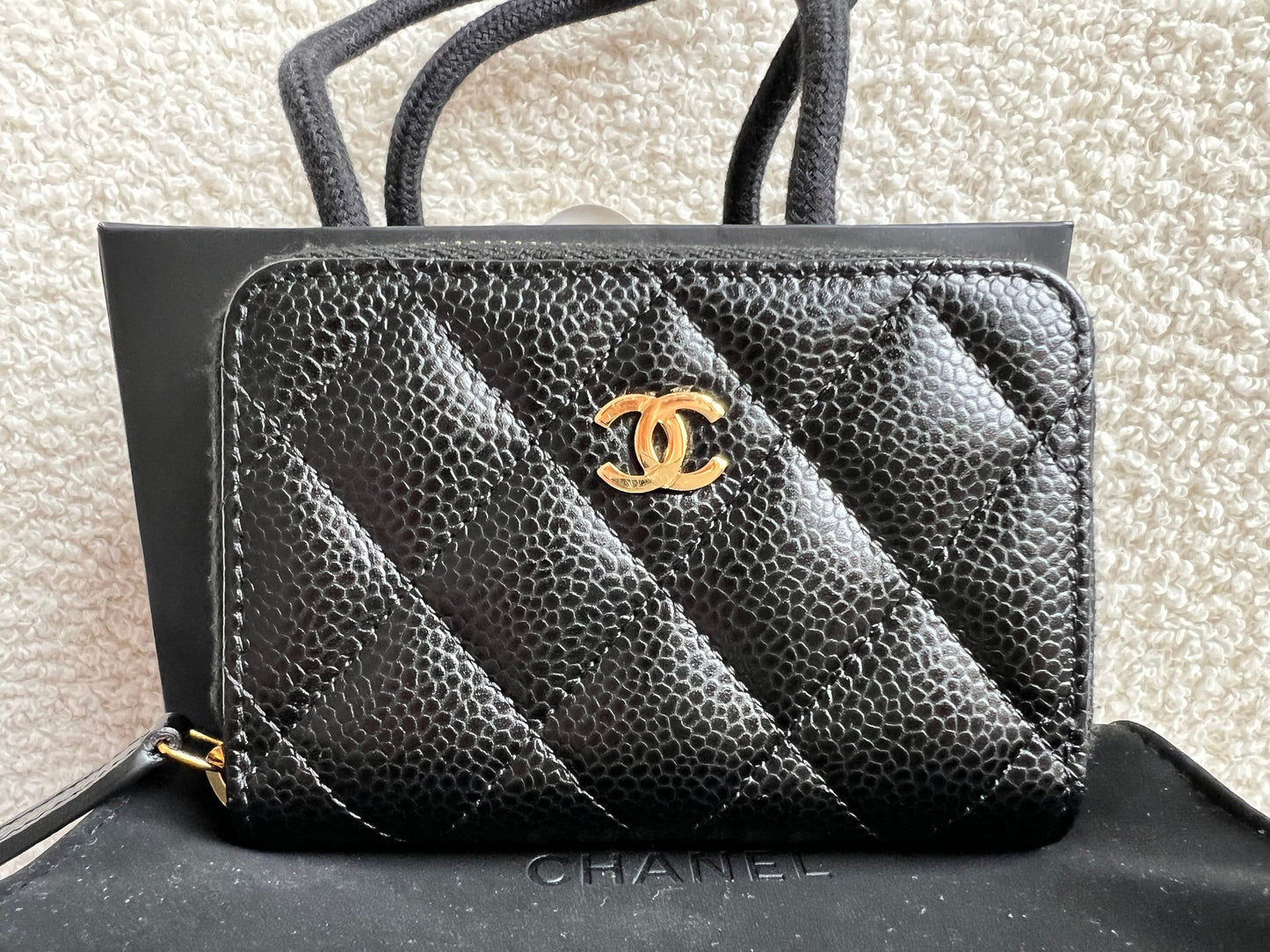 Chanel Black Quilted Caviar Zip Round Purse with Gold Hardware (RRP £550)